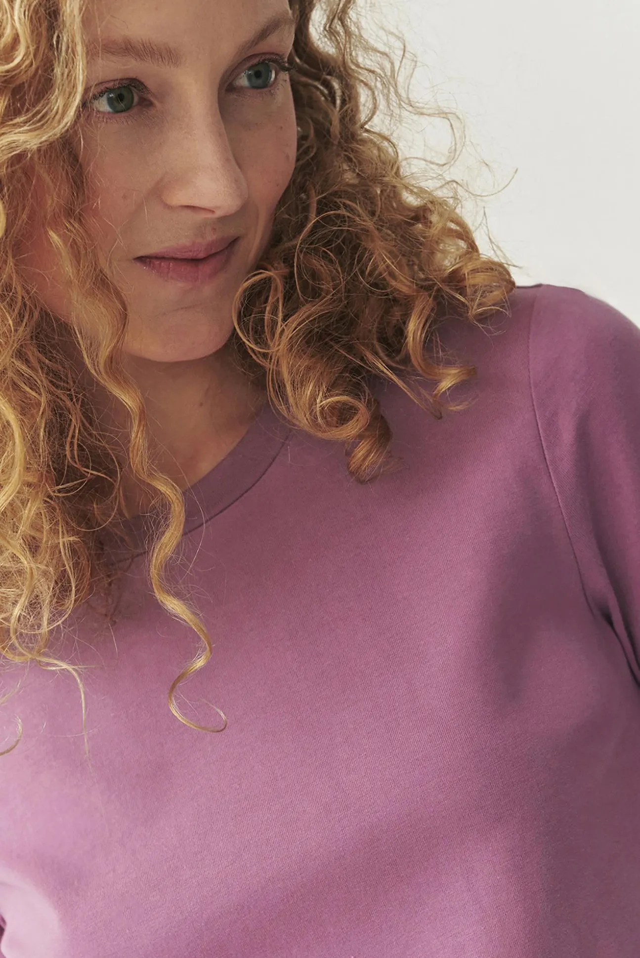BAWEŁNIANY T-SHIRT DAMSKI — SORIA