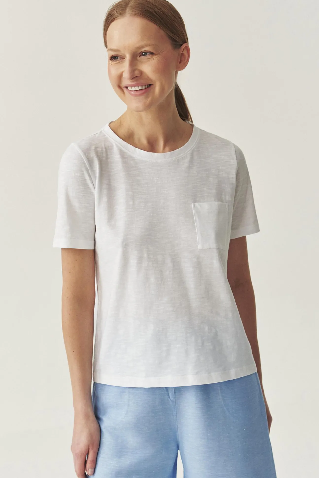 BAWEŁNIANY T-SHIRT Z KIESZONKĄ - DELQI