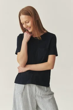 BAWEŁNIANY T-SHIRT Z KIESZONKĄ - DELQI
