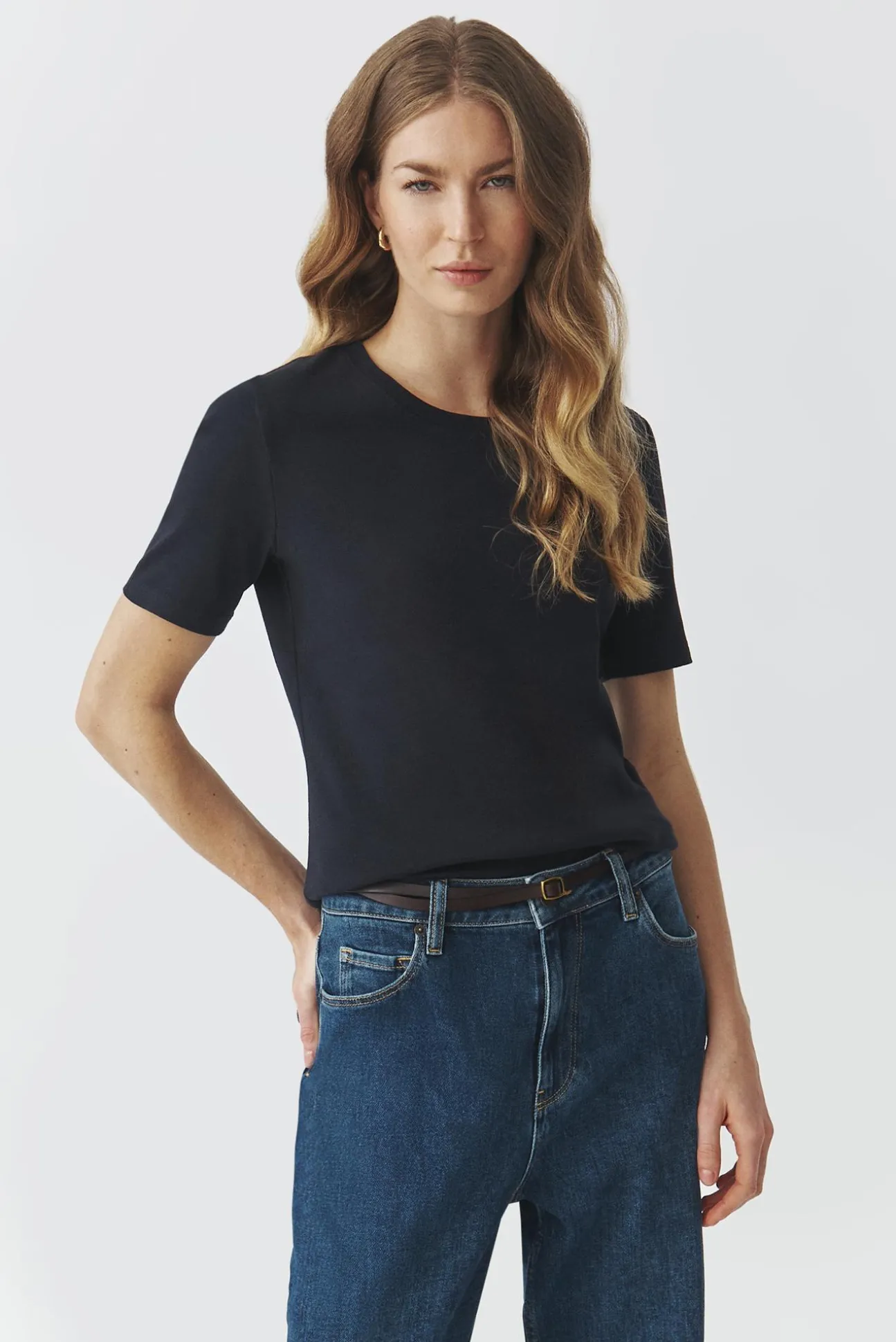 BAWEŁNIANY T-SHIRT Z KRÓTKIM RĘKAWEM — KIRI