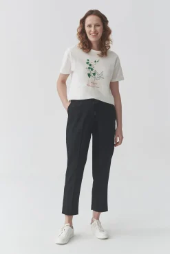 BAWEŁNIANY T-SHIRT Z KWIATOWYM NADRUKIEM — MALATI