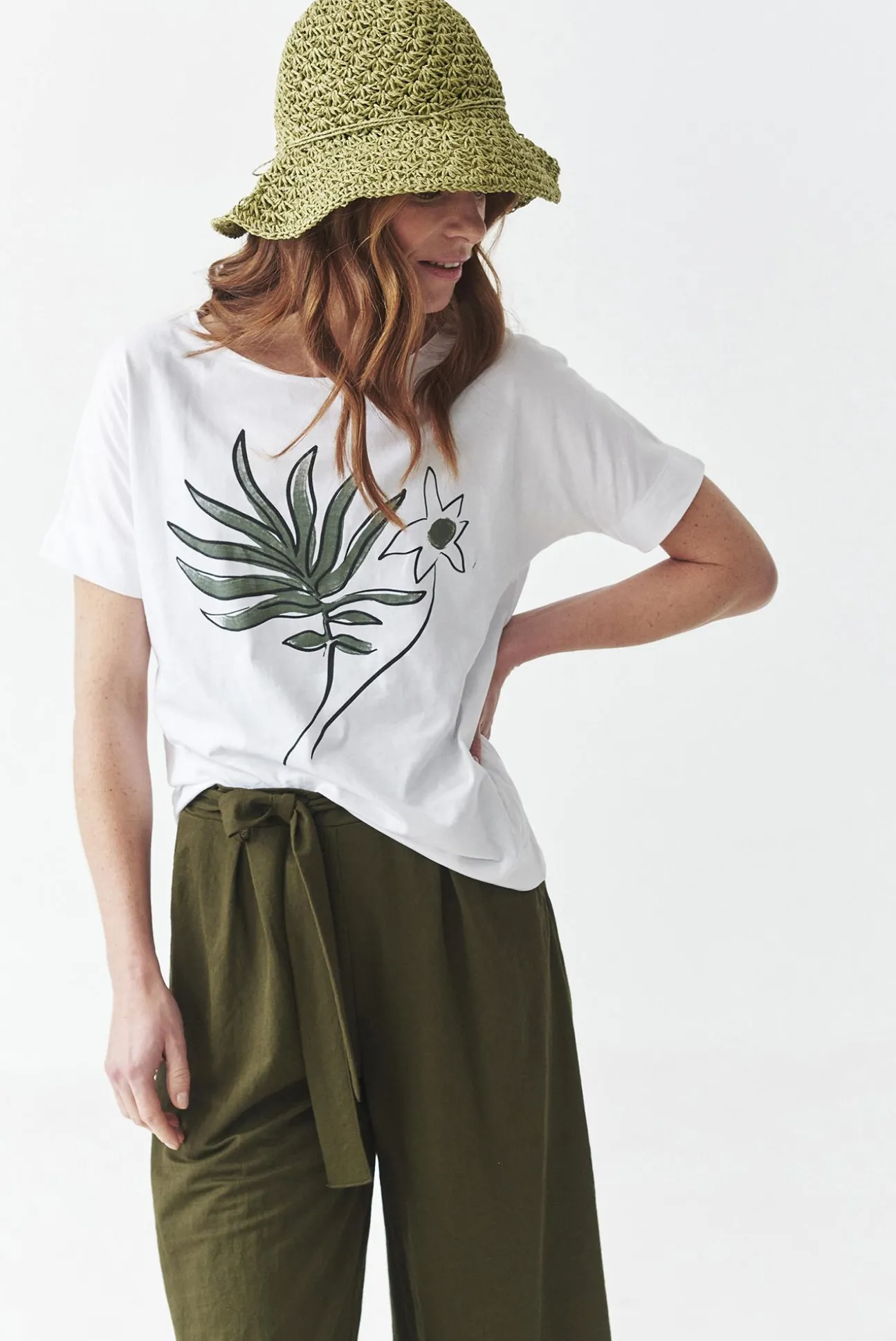BAWEŁNIANY T-SHIRT Z ROŚLINNYM NADRUKIEM - LALI