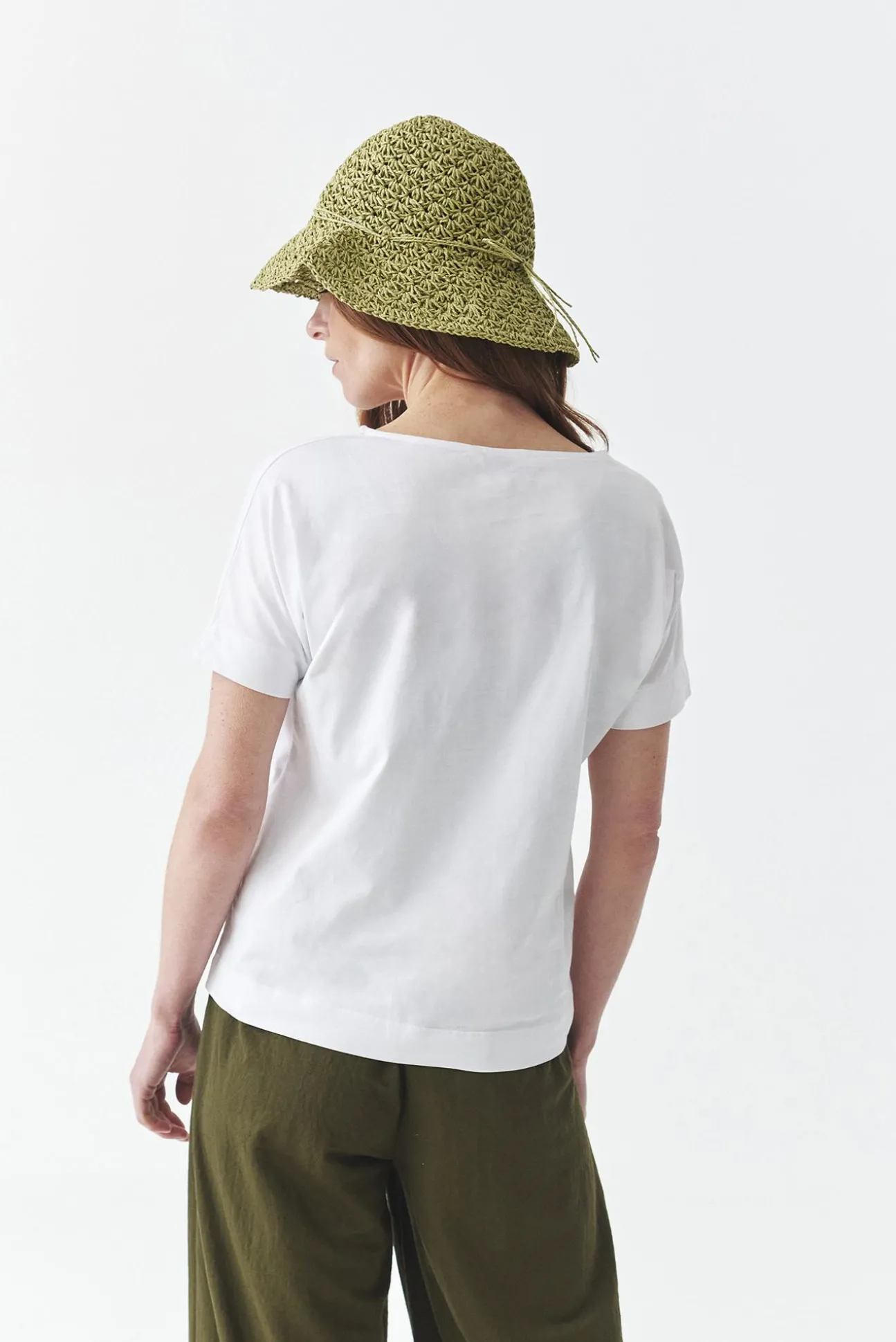 BAWEŁNIANY T-SHIRT Z ROŚLINNYM NADRUKIEM - LALI