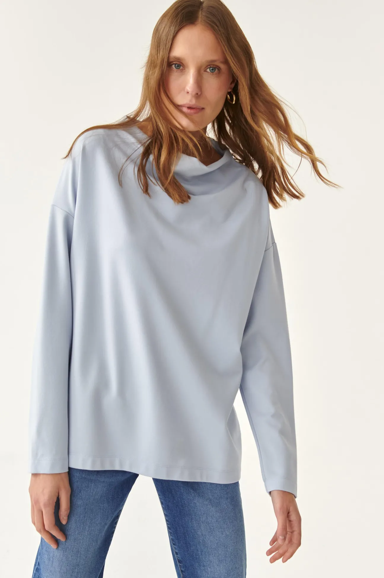 BLUZA DAMSKA Z DEKOLTEM WODĄ KONCZI