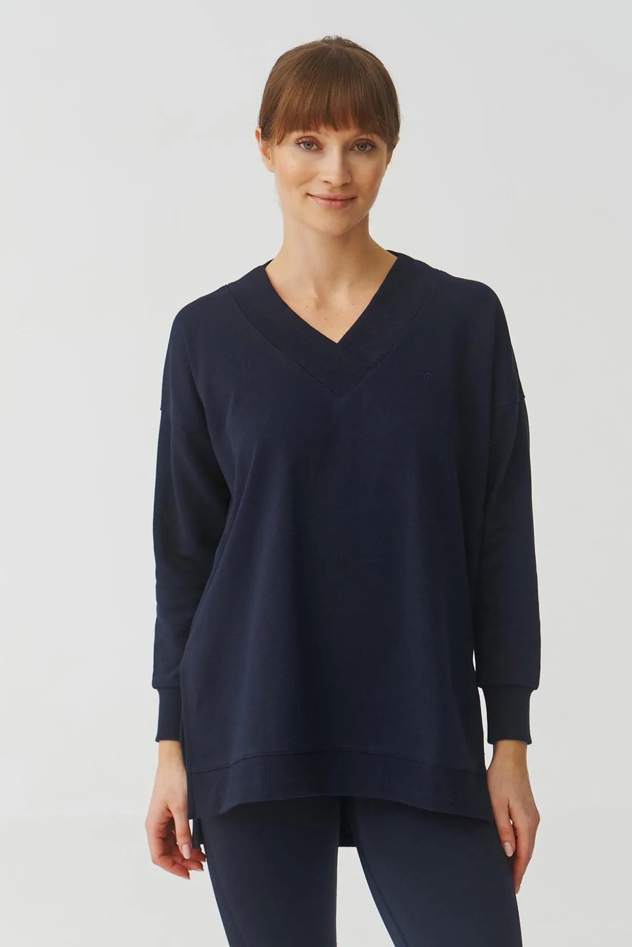 BLUZA DAMSKA Z DEKOLTEM W SEREK - FILIPPA