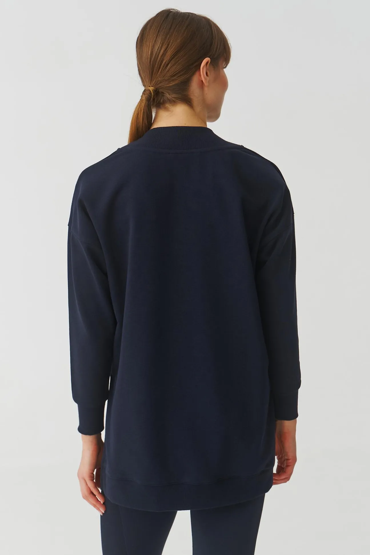 BLUZA DAMSKA Z DEKOLTEM W SEREK - FILIPPA