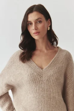 DAMSKI SWETER OVERSIZE Z DEKOLTEM W SEREK — ONYX