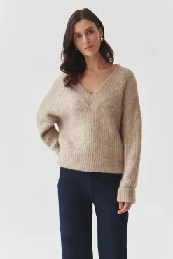 DAMSKI SWETER OVERSIZE Z DEKOLTEM W SEREK — ONYX