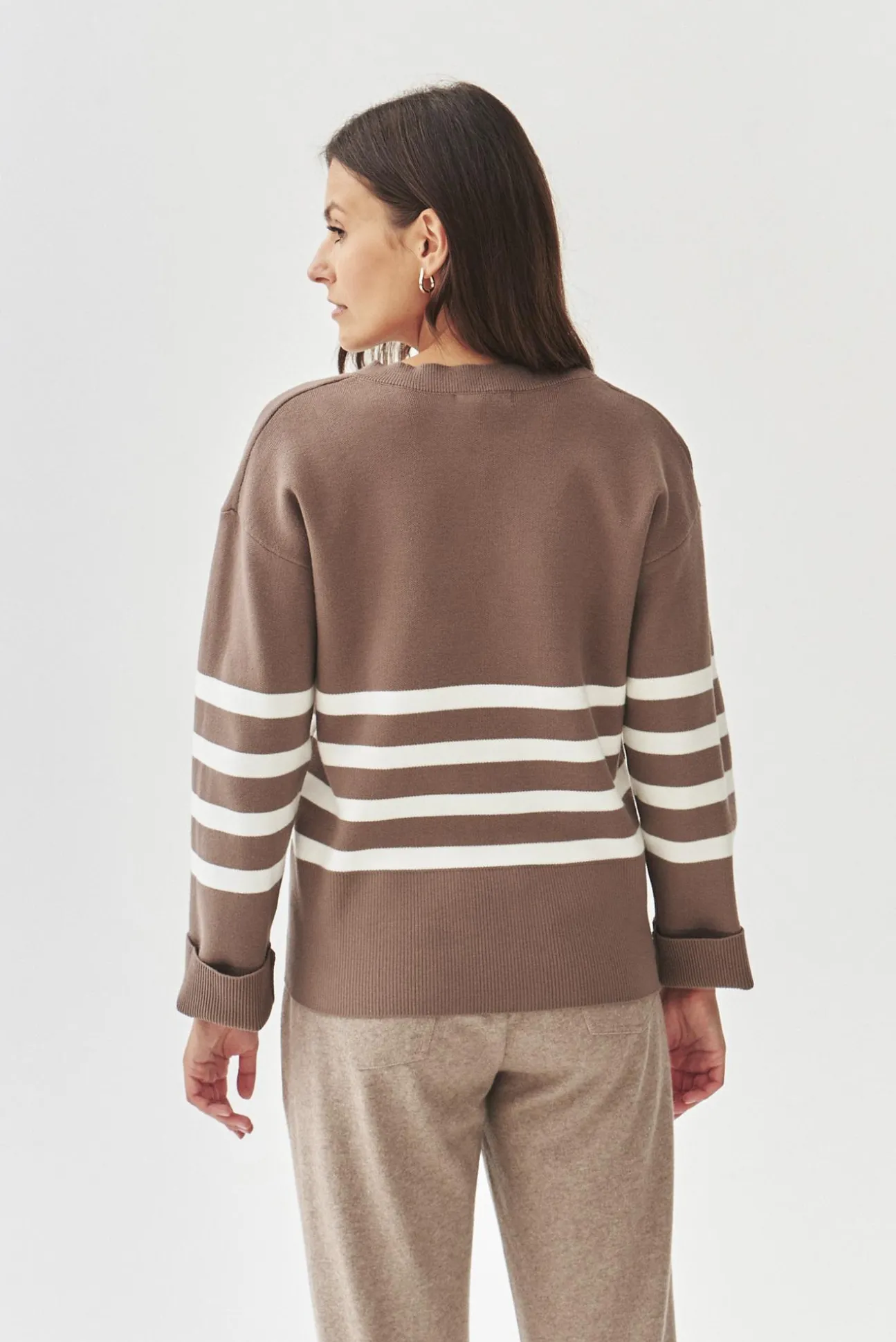 DAMSKI SWETER W PASKI - ELIANA