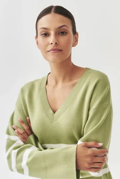 DAMSKI SWETER W PASKI - ELIANA