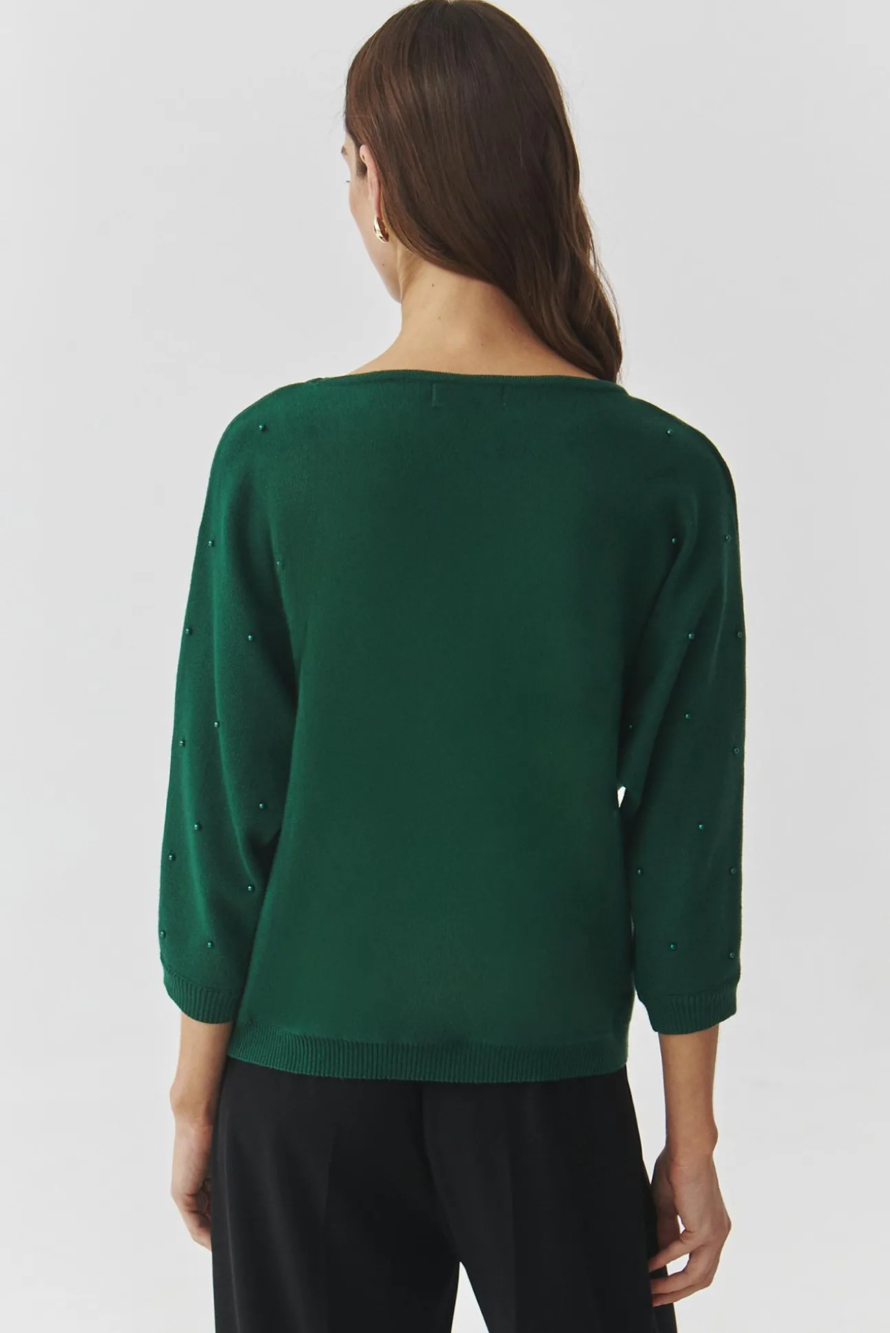 DAMSKI SWETER Z OZDOBNYMI KULECZKAMI — PERLO