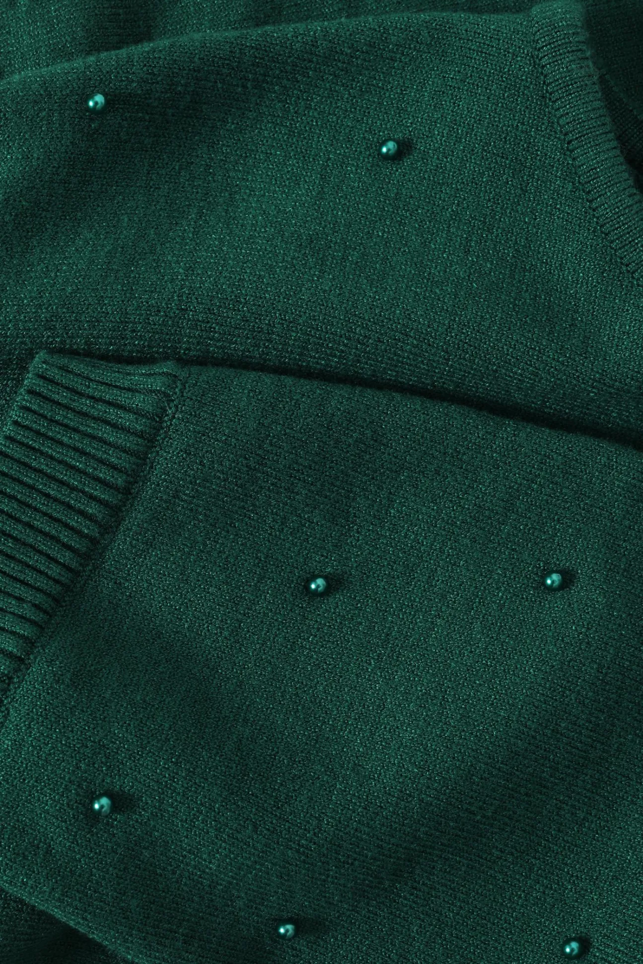 DAMSKI SWETER Z OZDOBNYMI KULECZKAMI — PERLO