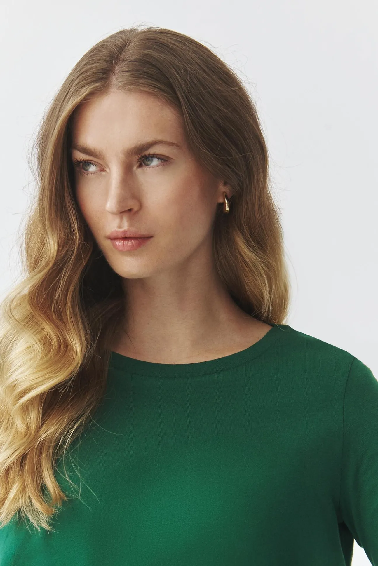 DAMSKI T-SHIRT BOXY Z KRÓTKIM RĘKAWEM — DELOR