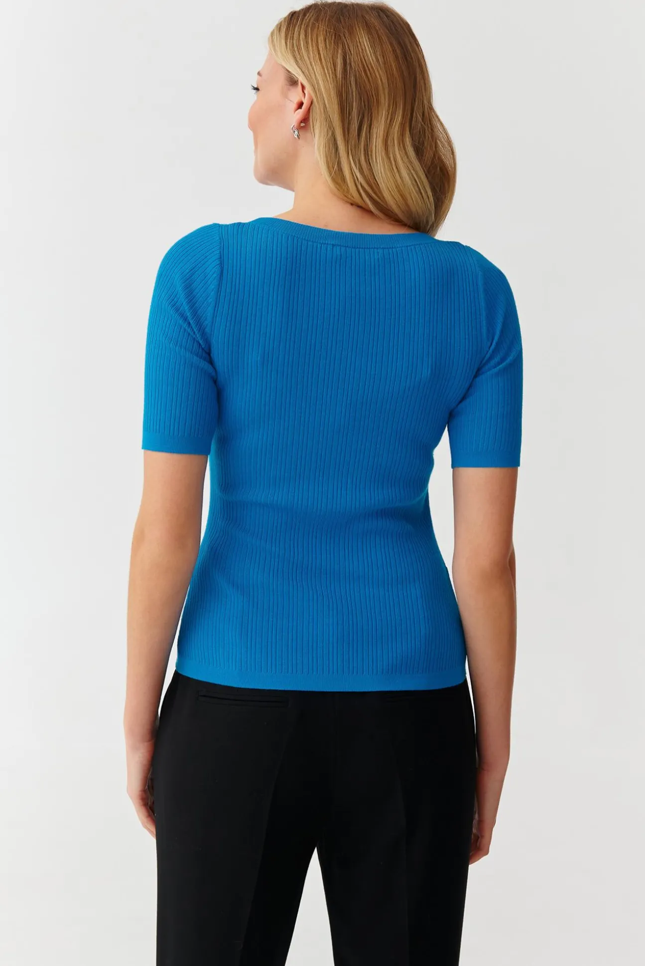 DOPASOWANY SWETER DAMSKI W PRĄŻKI - SALMIKO