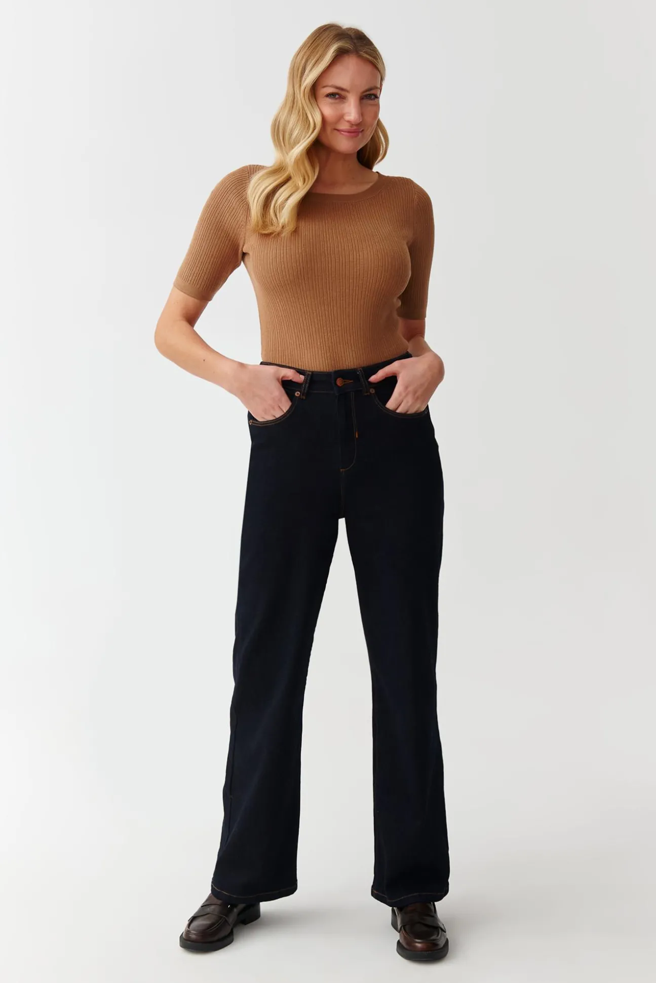 DOPASOWANY SWETER DAMSKI W PRĄŻKI - SALMIKO