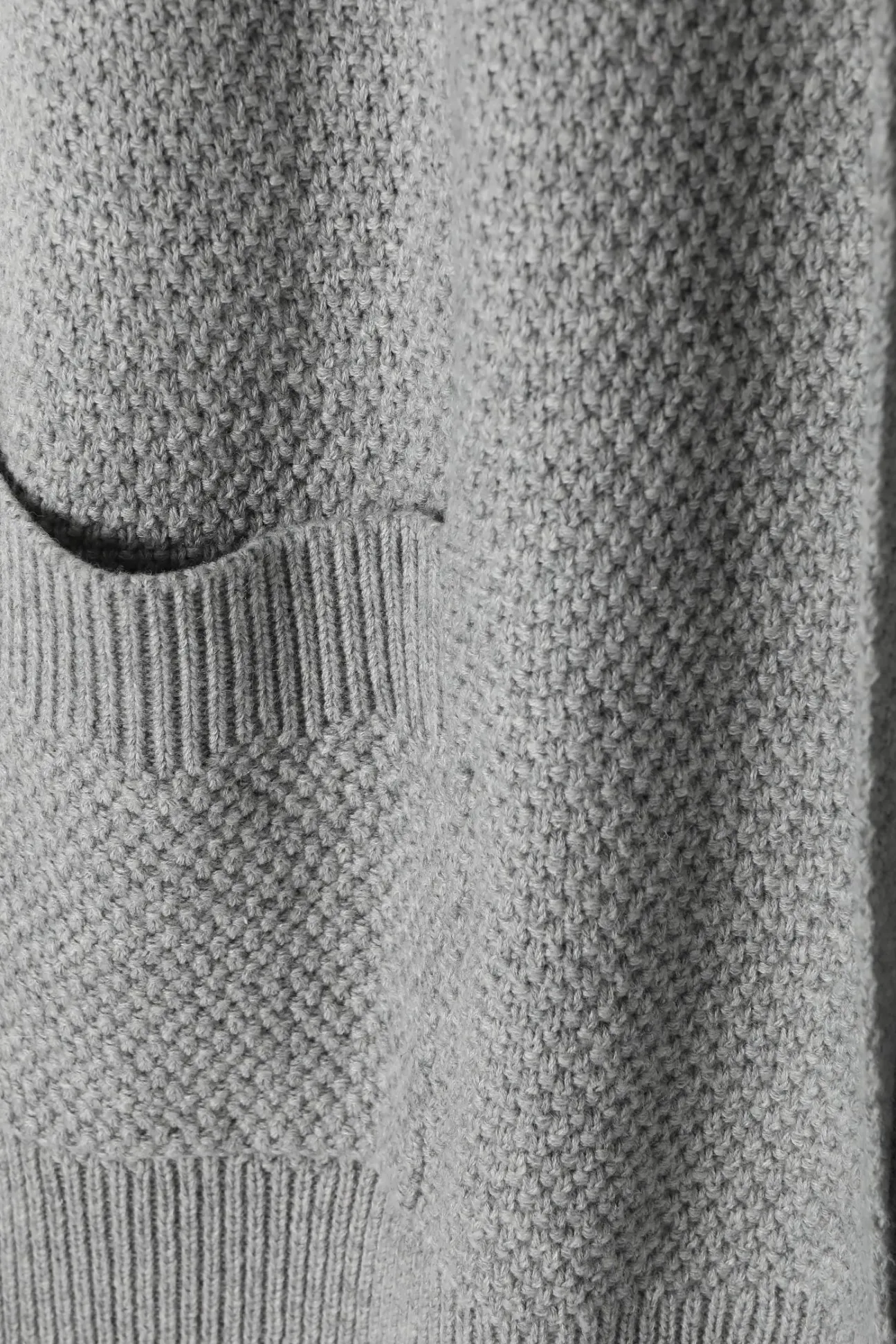 DŁUGI STRUKTURALNY SWETER DAMSKI TYPU KARDIGAN - PULOVER