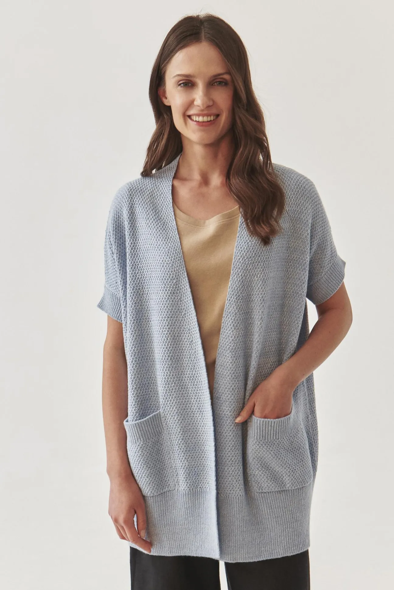 DŁUGI STRUKTURALNY SWETER DAMSKI TYPU KARDIGAN - PULOVER