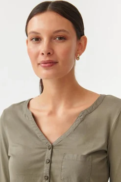 DZIANINOWA BLUZKA DAMSKA Z MINI KIESZONKĄ ASTRID
