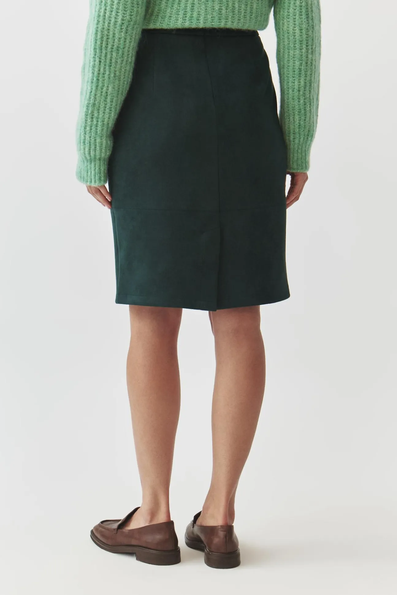 DZIANINOWA SPÓDNICA O OŁÓWKOWYM KROJU — ZAMA