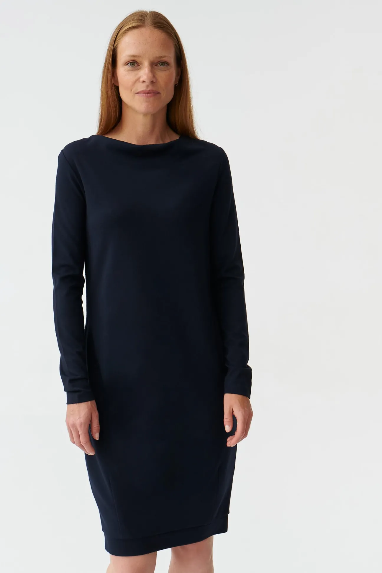 ELEGANCKA SUKIENKA DZIANINOWA Z DŁUGIM RĘKAWEM ARINA