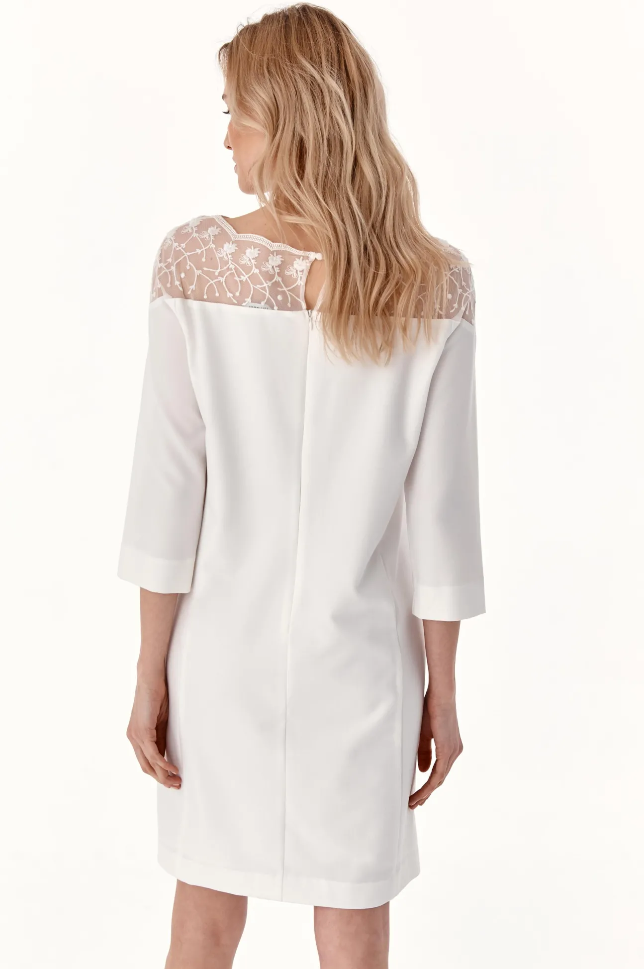 ELEGANCKA SUKIENKA Z HAFTEM KARETA B