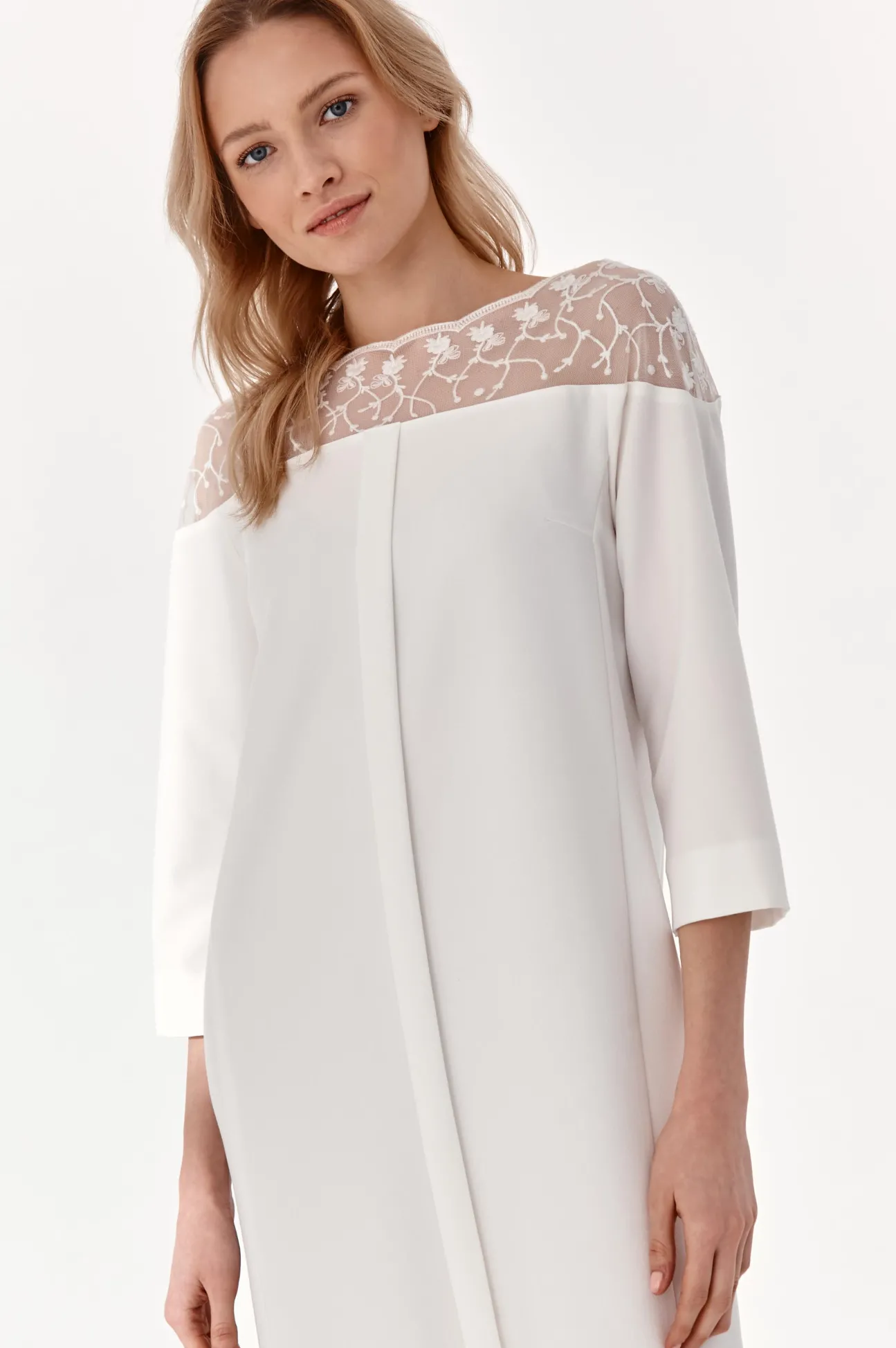 ELEGANCKA SUKIENKA Z HAFTEM KARETA B