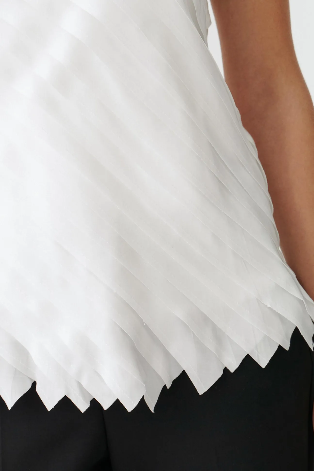 ELEGANCKA TKANINOWA BLUZKA DAMSKA Z KRÓTKIM RĘKAWEM NAKO