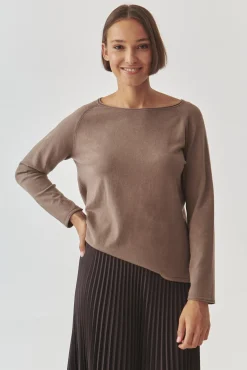 KLASYCZNY DAMSKI SWETER Z DEKOLTEM W ŁÓDKĘ - BROOKE