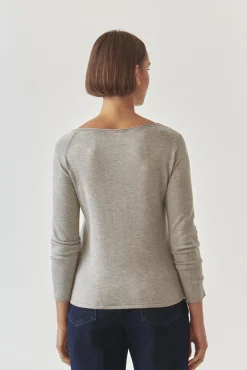 KLASYCZNY DAMSKI SWETER Z DEKOLTEM W ŁÓDKĘ - BROOKE