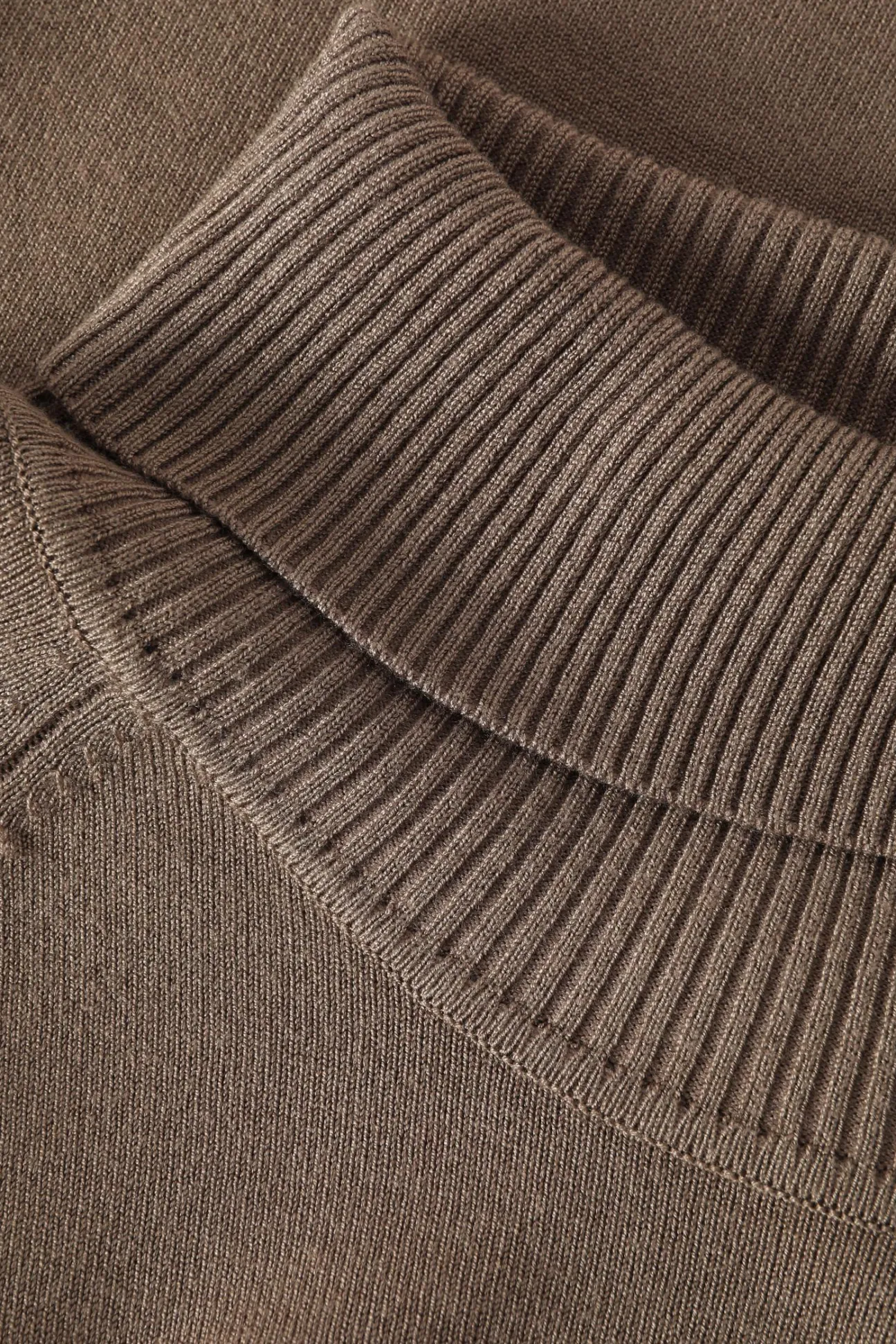 KLASYCZNY DAMSKI SWETER Z GOLFEM - NEKOKI