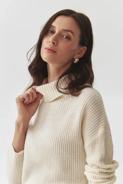 KLASYCZNY DAMSKI SWETER Z GOLFEM Z WEŁNY MERINO — BLANCHE