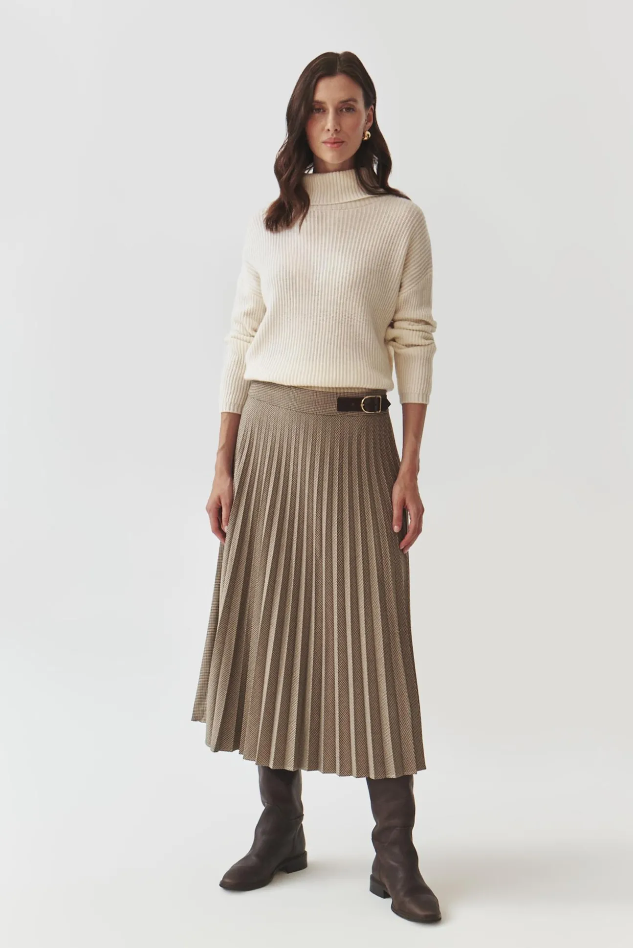 KLASYCZNY DAMSKI SWETER Z GOLFEM Z WEŁNY MERINO — BLANCHE
