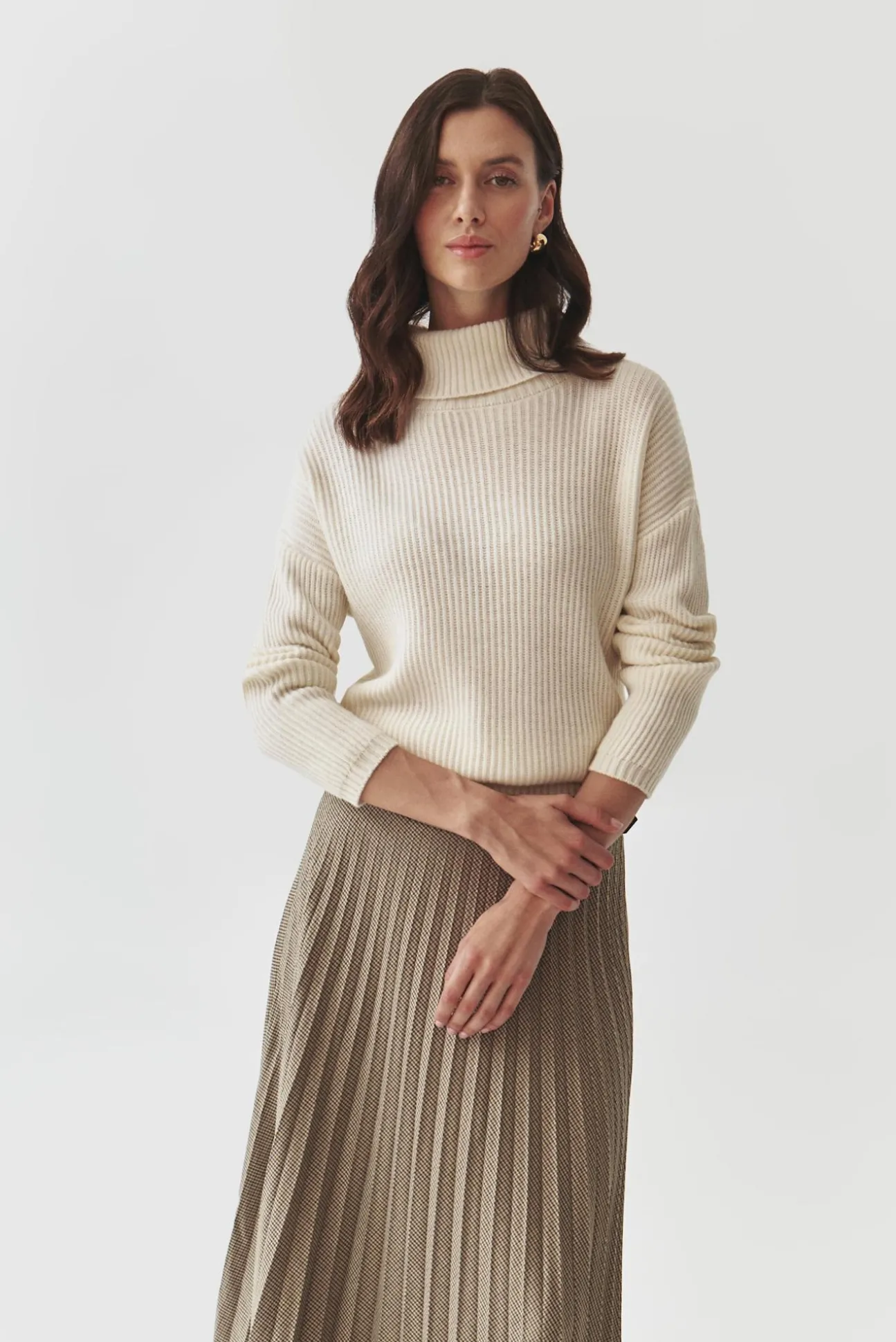 KLASYCZNY DAMSKI SWETER Z GOLFEM Z WEŁNY MERINO — BLANCHE