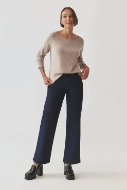 KLASYCZNY DAMSKI SWETER Z DEKOLTEM W ŁÓDKĘ - BROOKE