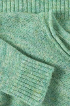 KLASYCZNY SWETER DAMSKI Z DEKOLTEM W ŁÓDKĘ — FLUFKO