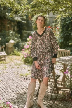 LUŹNA WZORZYSTA SUKIENKA TKANINOWA EMRAMI 1