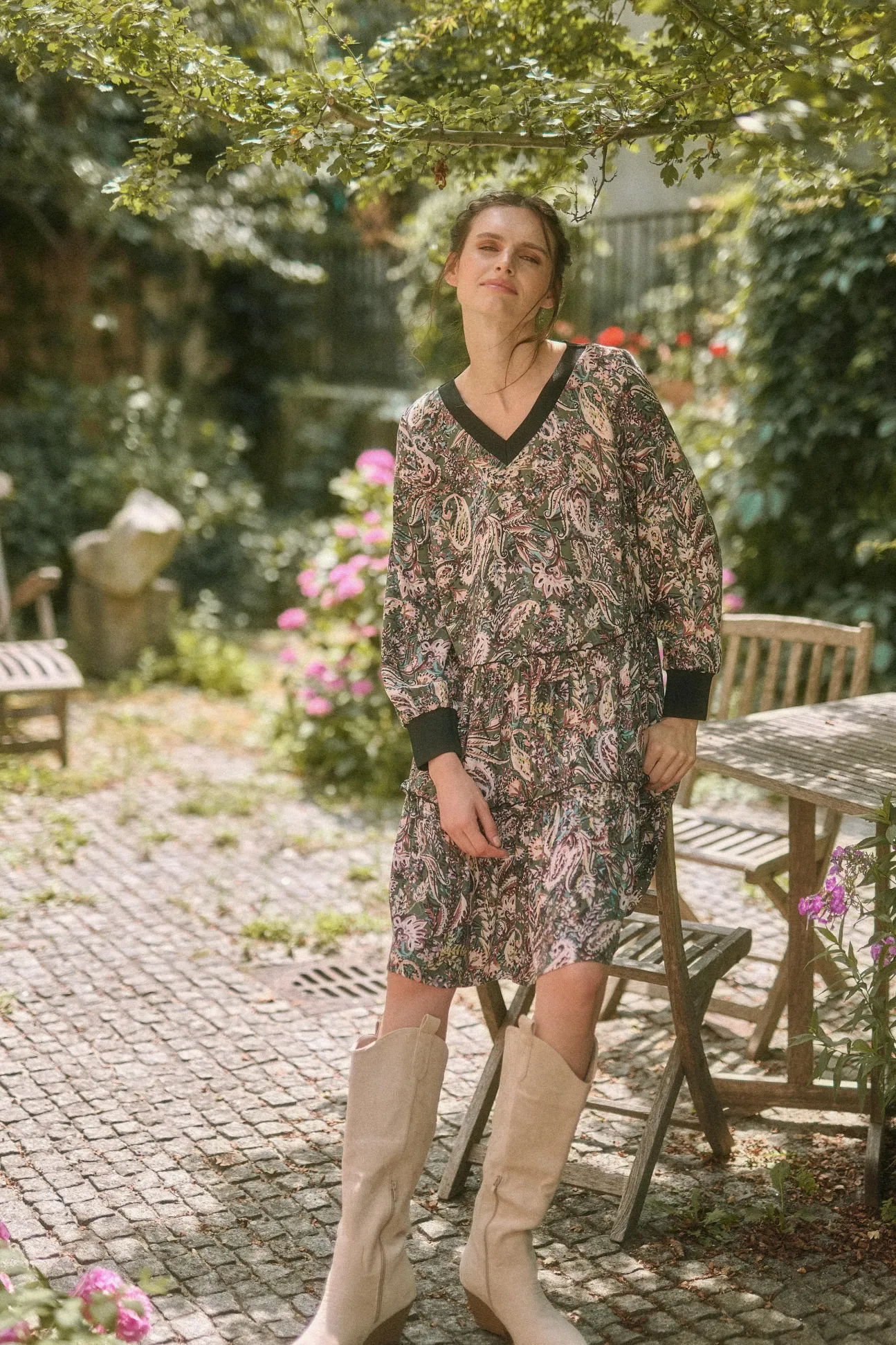 LUŹNA WZORZYSTA SUKIENKA TKANINOWA EMRAMI 1