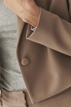 NOWOCZESNY TKANINOWY ŻAKIET O KRÓTKIM KROJU - RENETA