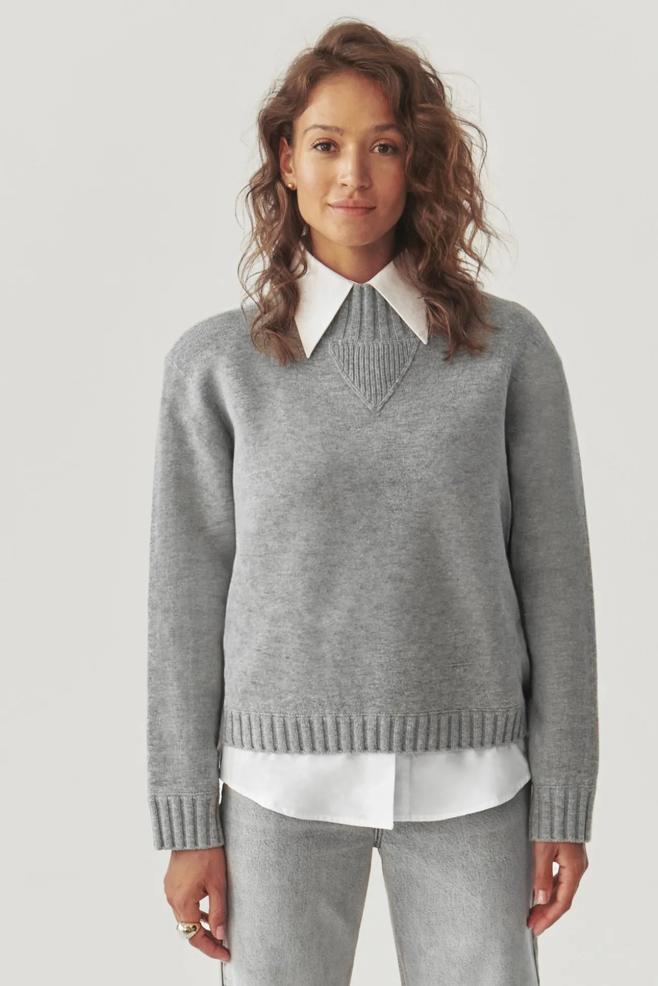 OVERSIZOWY SWETER DAMSKI Z PÓŁGOLFEM - MALMANA 1
