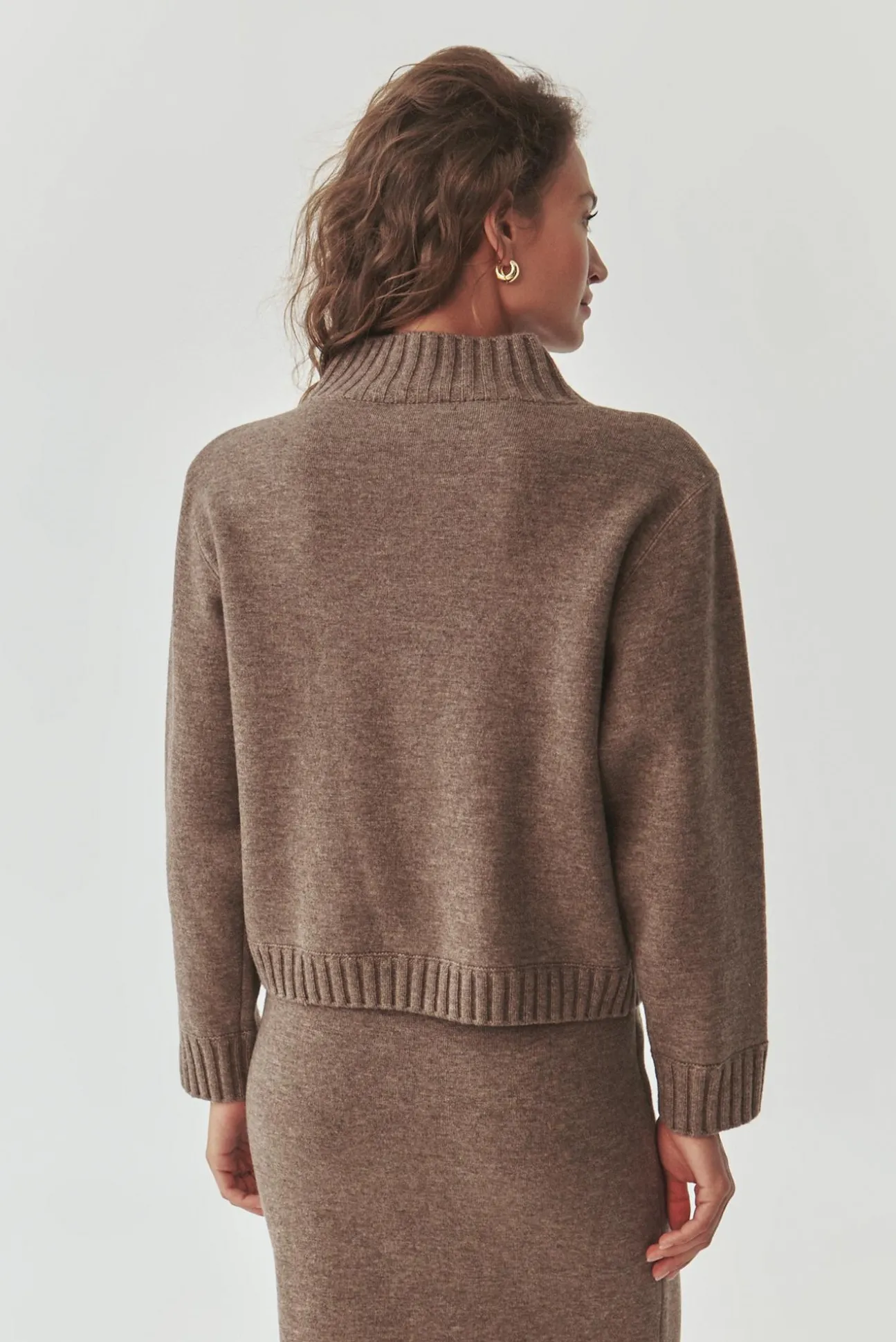 OVERSIZOWY SWETER DAMSKI Z PÓŁGOLFEM - MALMANA 2