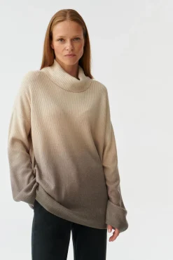 OVERSIZOWY SWETER DAMSKI Z EFEKTEM OMBRE JOSOMI