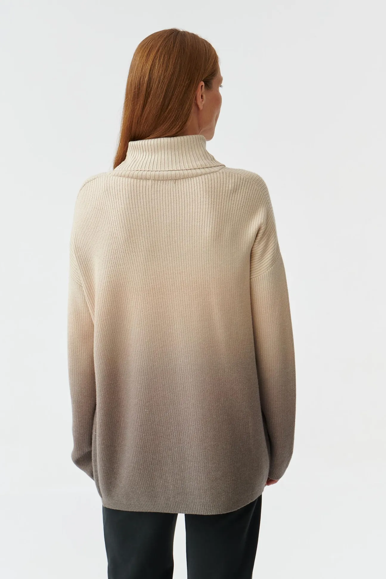 OVERSIZOWY SWETER DAMSKI Z EFEKTEM OMBRE JOSOMI
