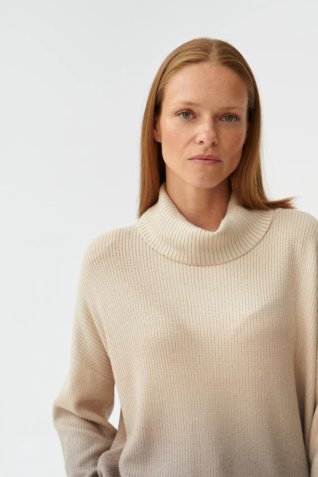 OVERSIZOWY SWETER DAMSKI Z EFEKTEM OMBRE JOSOMI