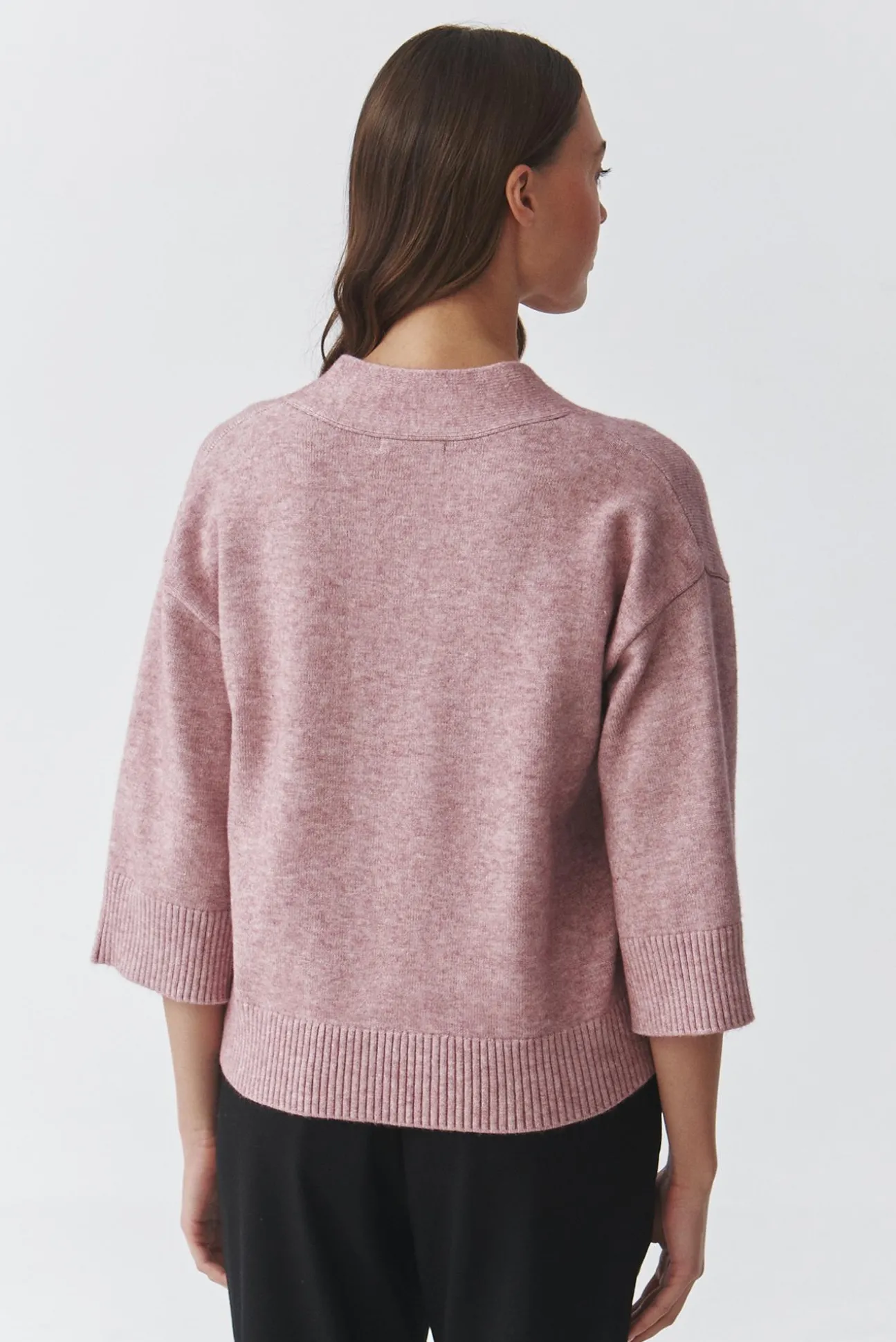 PONADCZASOWY SWETER DAMSKI Z SZEROKIM RĘKAWEM — MIU