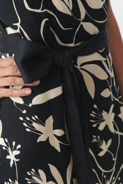 SATYNOWA SUKIENKA Z DEKOLTEM HALTER — OROKONO