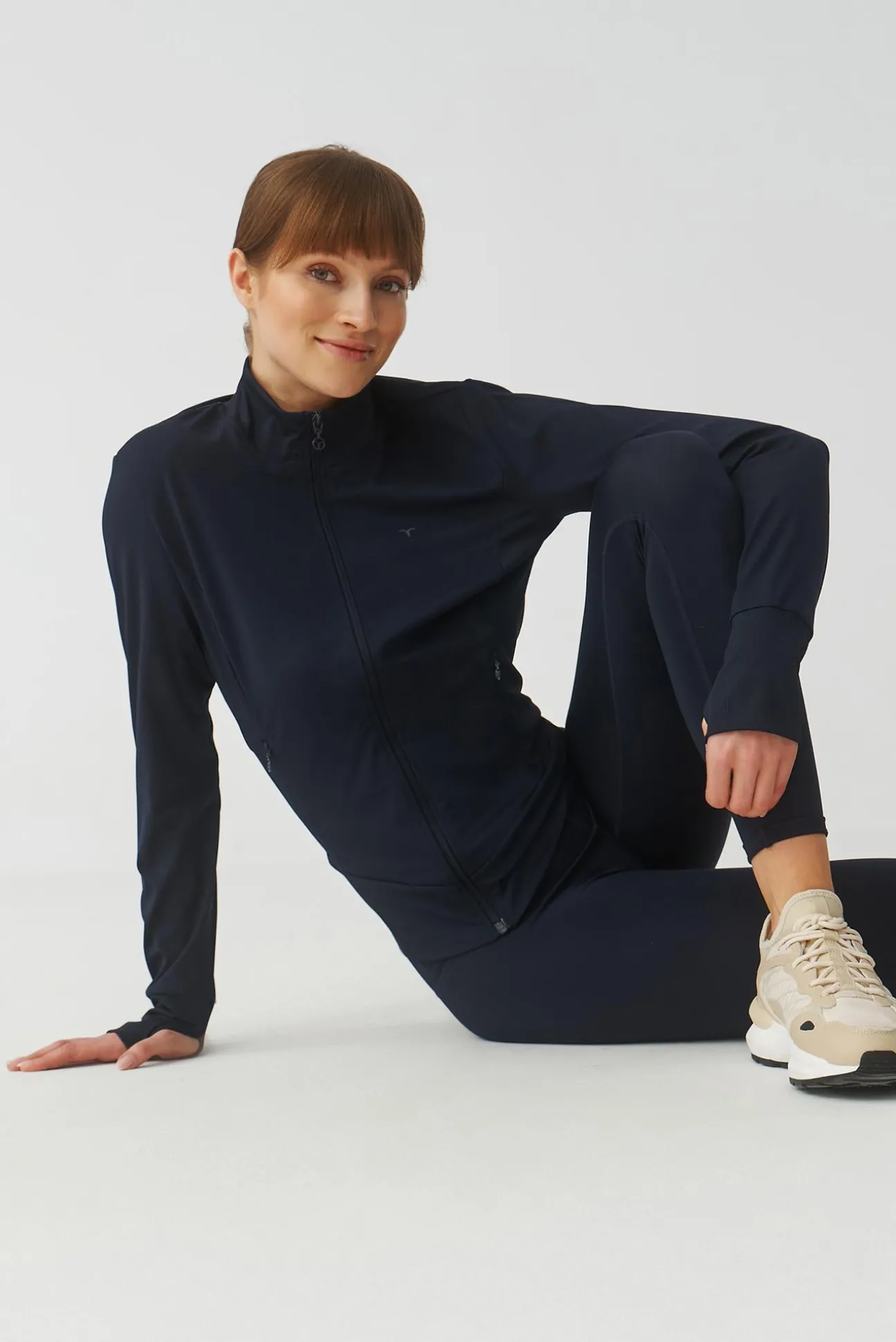 SPORTOWA BLUZA DAMSKA ZAPINANA NA ZAMEK - IGUANA