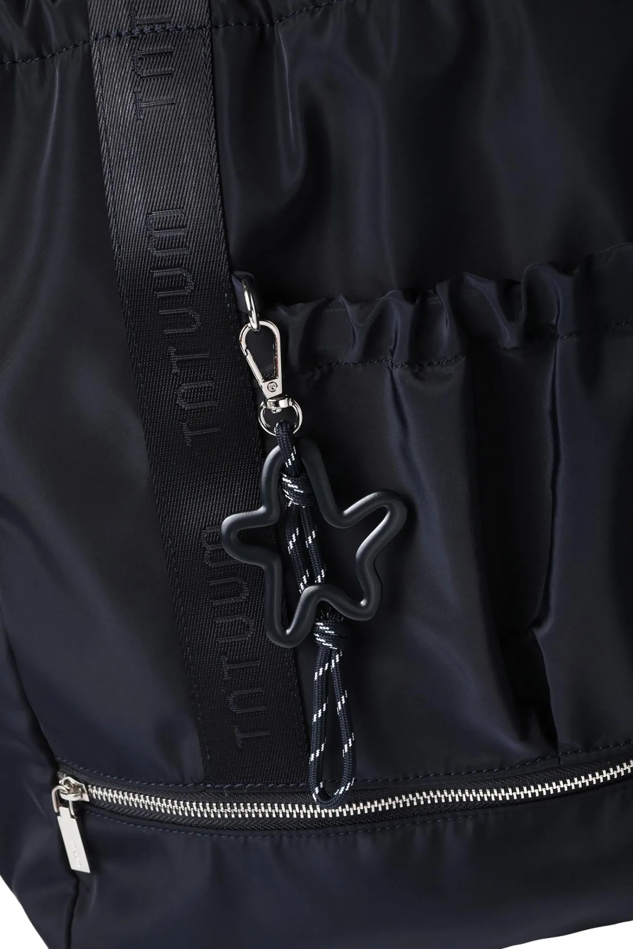SPORTOWA TORBA DAMSKA Z BRELOKIEM — BALA