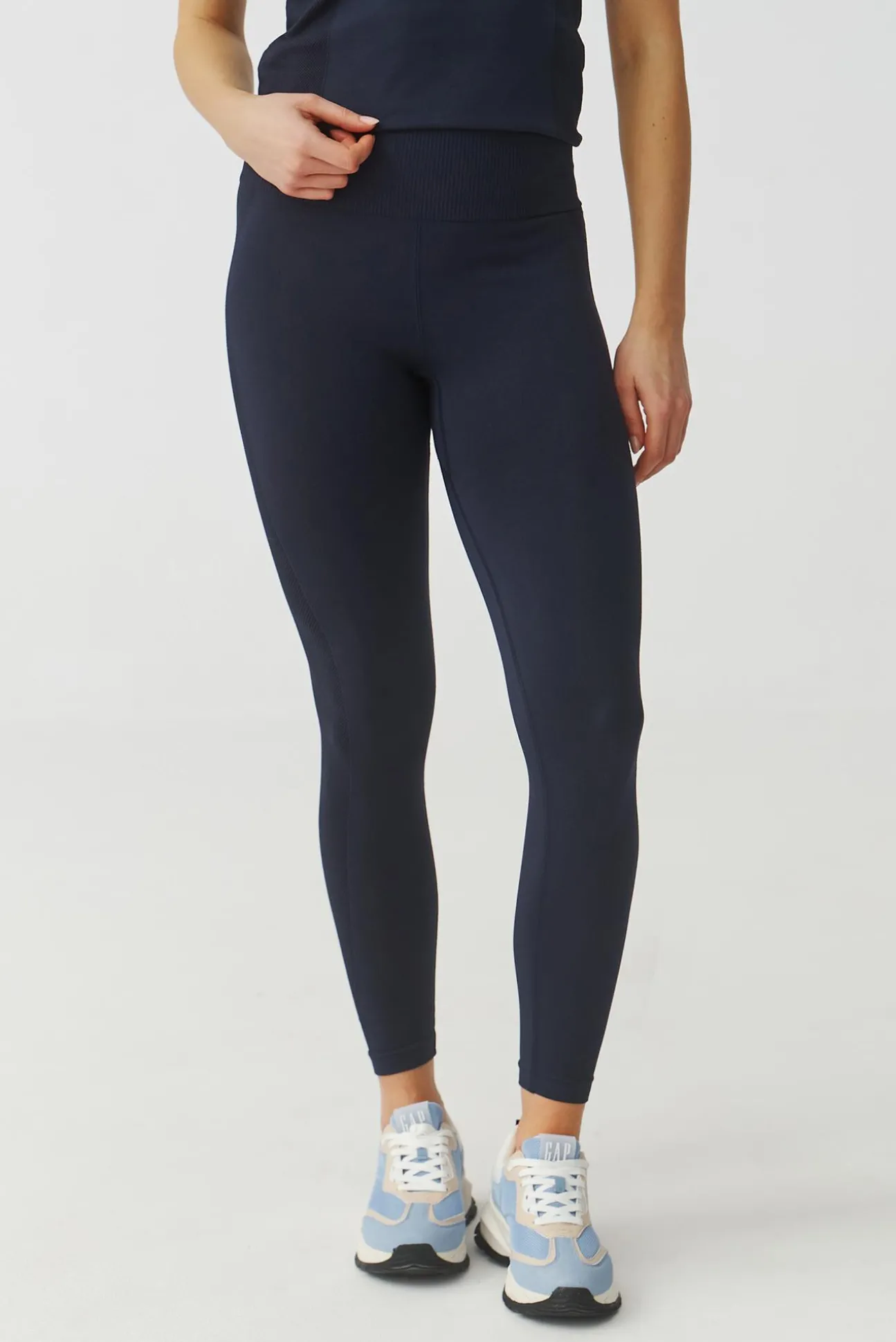 SPORTOWE SPODNIE DAMSKIE TYPU LEGGINSY - KLEA