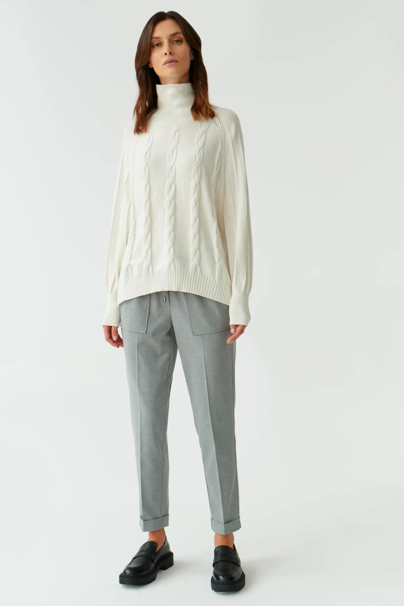 STRUKTURALNY SWETER DAMSKI Z GOLFEM MEDUZA