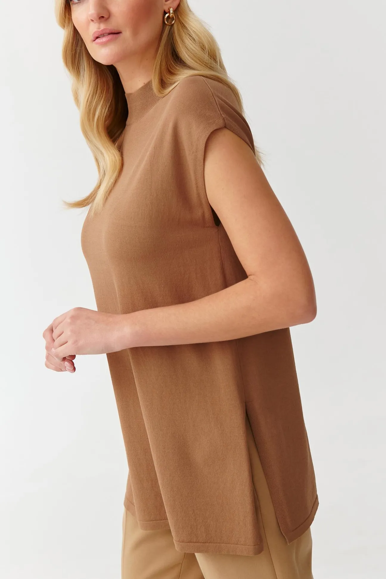 STYLOWY SWETER DAMSKI BEZRĘKAWNIK - LENO
